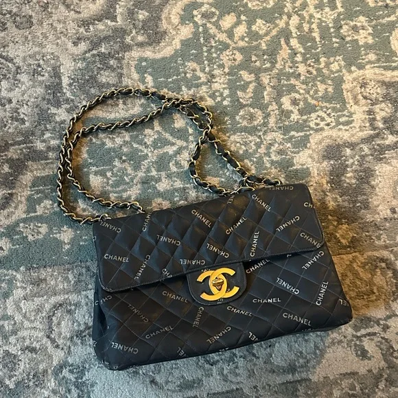 1995 Chanel Black Quilted Shoulder Bag with Gold Chain - Picture 8 of 16